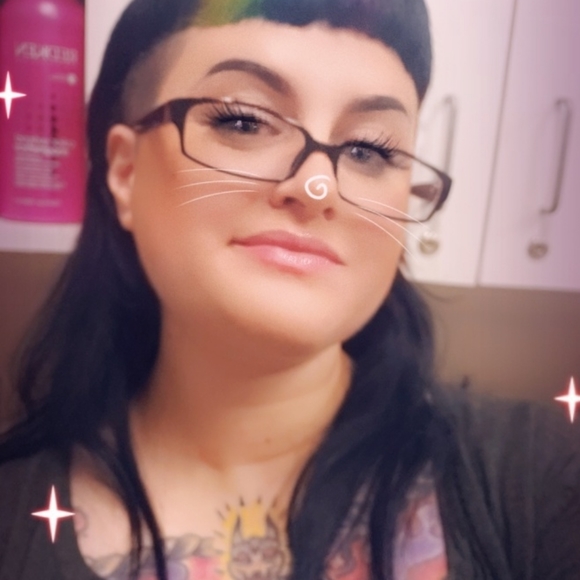 Meet your Posher, Gabriella - Picture 2 of 5